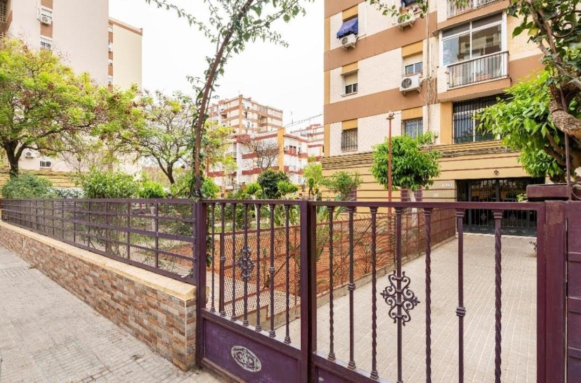 Habitaciones Privadas Con Cama Doble En Sevilla المظهر الخارجي الصورة