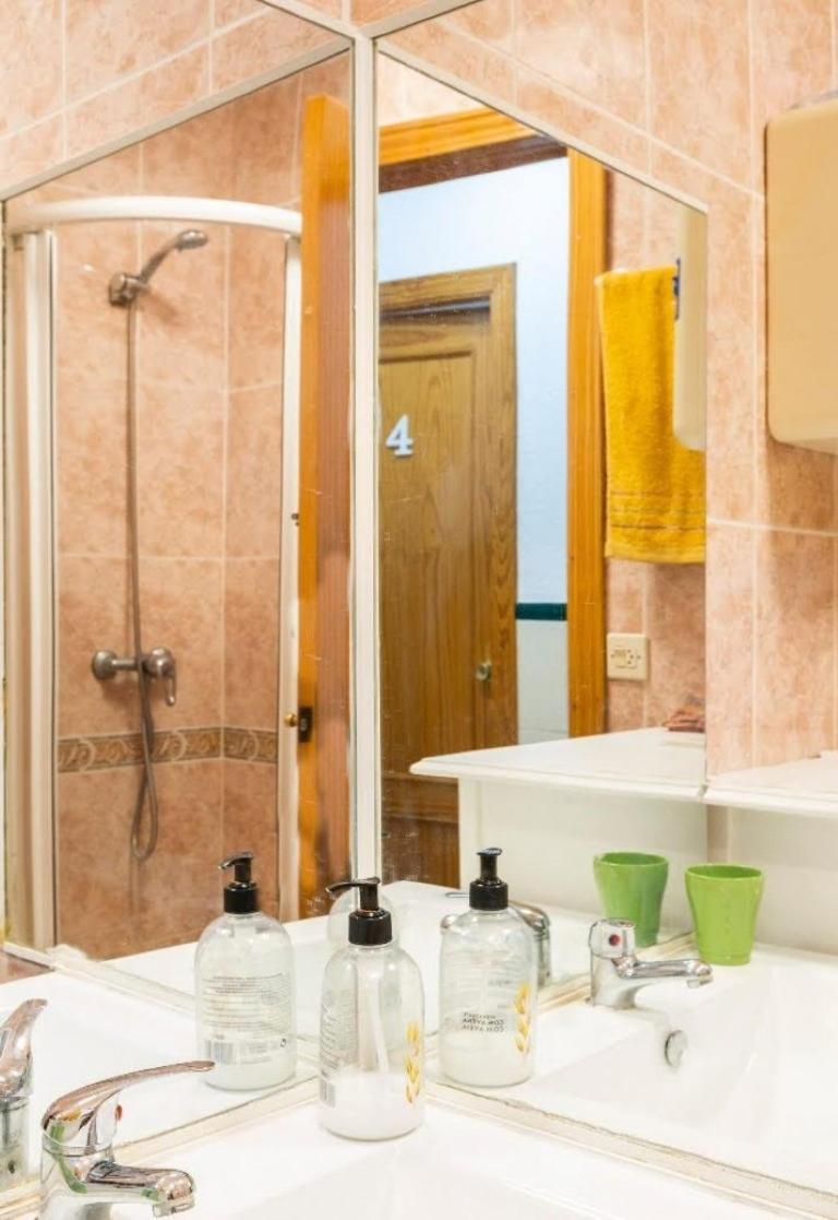 Habitaciones Privadas Con Cama Doble En Sevilla المظهر الخارجي الصورة