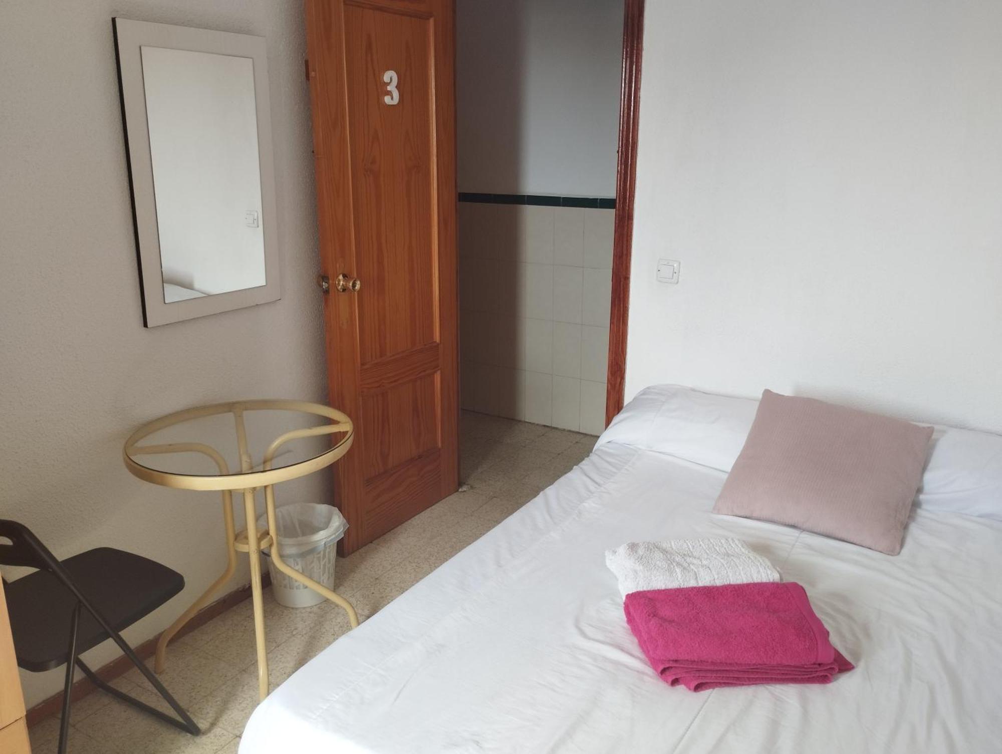 Habitaciones Privadas Con Cama Doble En Sevilla المظهر الخارجي الصورة
