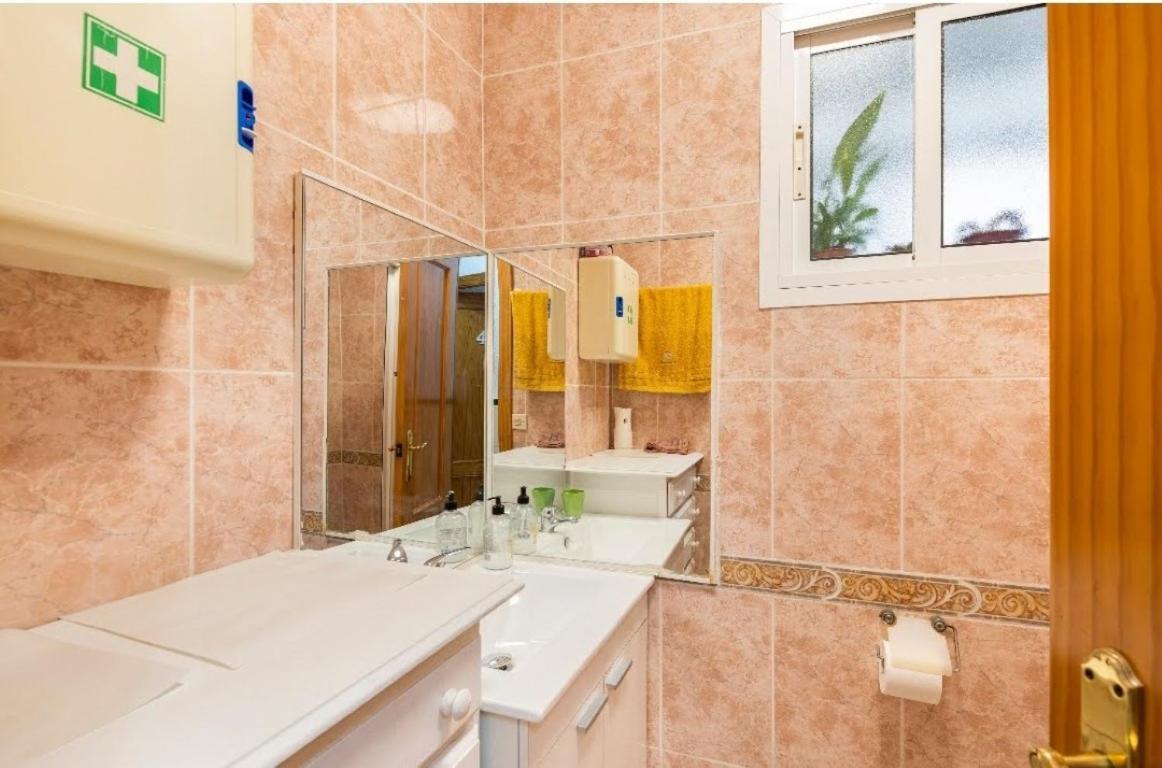 Habitaciones Privadas Con Cama Doble En Sevilla المظهر الخارجي الصورة